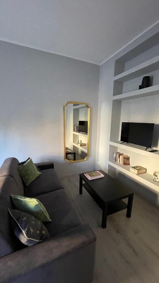 Stilish Apartment Few Steps From The Underground Milan Exterior photo
