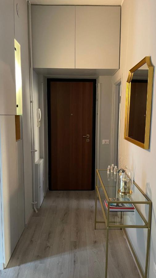 Stilish Apartment Few Steps From The Underground Milan Exterior photo