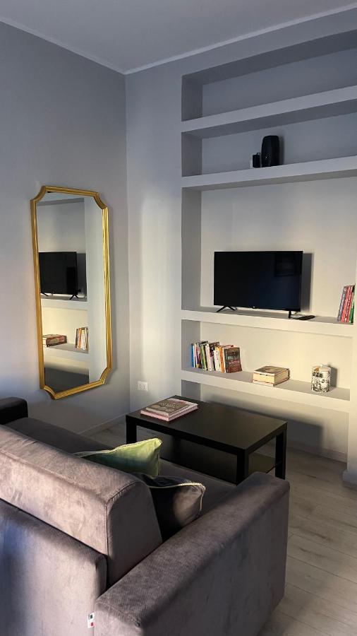 Stilish Apartment Few Steps From The Underground Milan Exterior photo